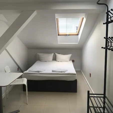 Auberge de jeunesse Hoza And *