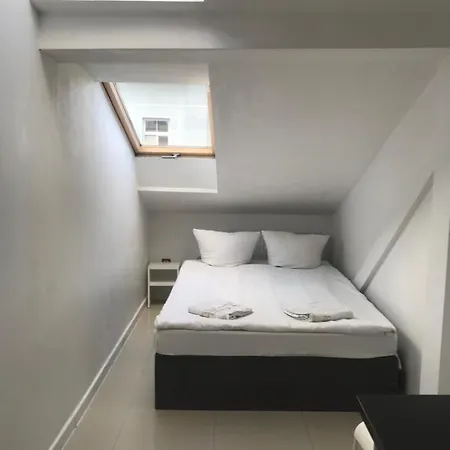 Auberge de jeunesse Hoza And Varsovie